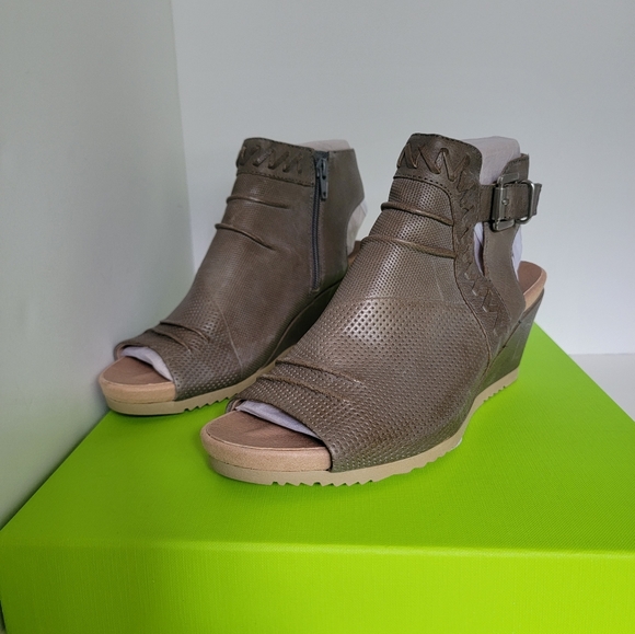 Earth Open Toe Booties - Picture 2 of 7